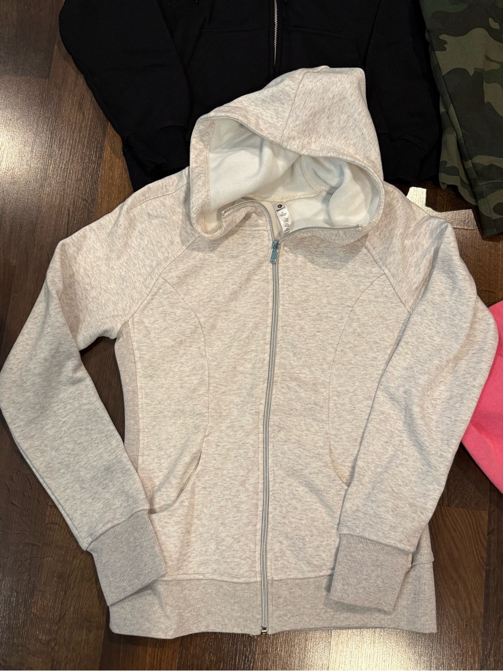 Lot of 5 Women’s Zip-Up Hoodies - size SMALL - Picture 8 of 12